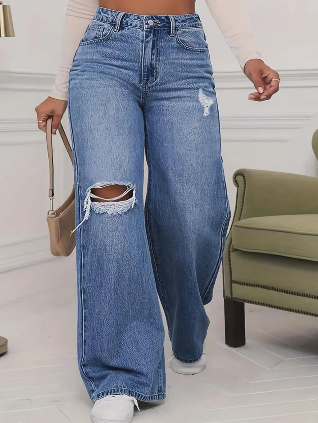 RIPPED JEAN