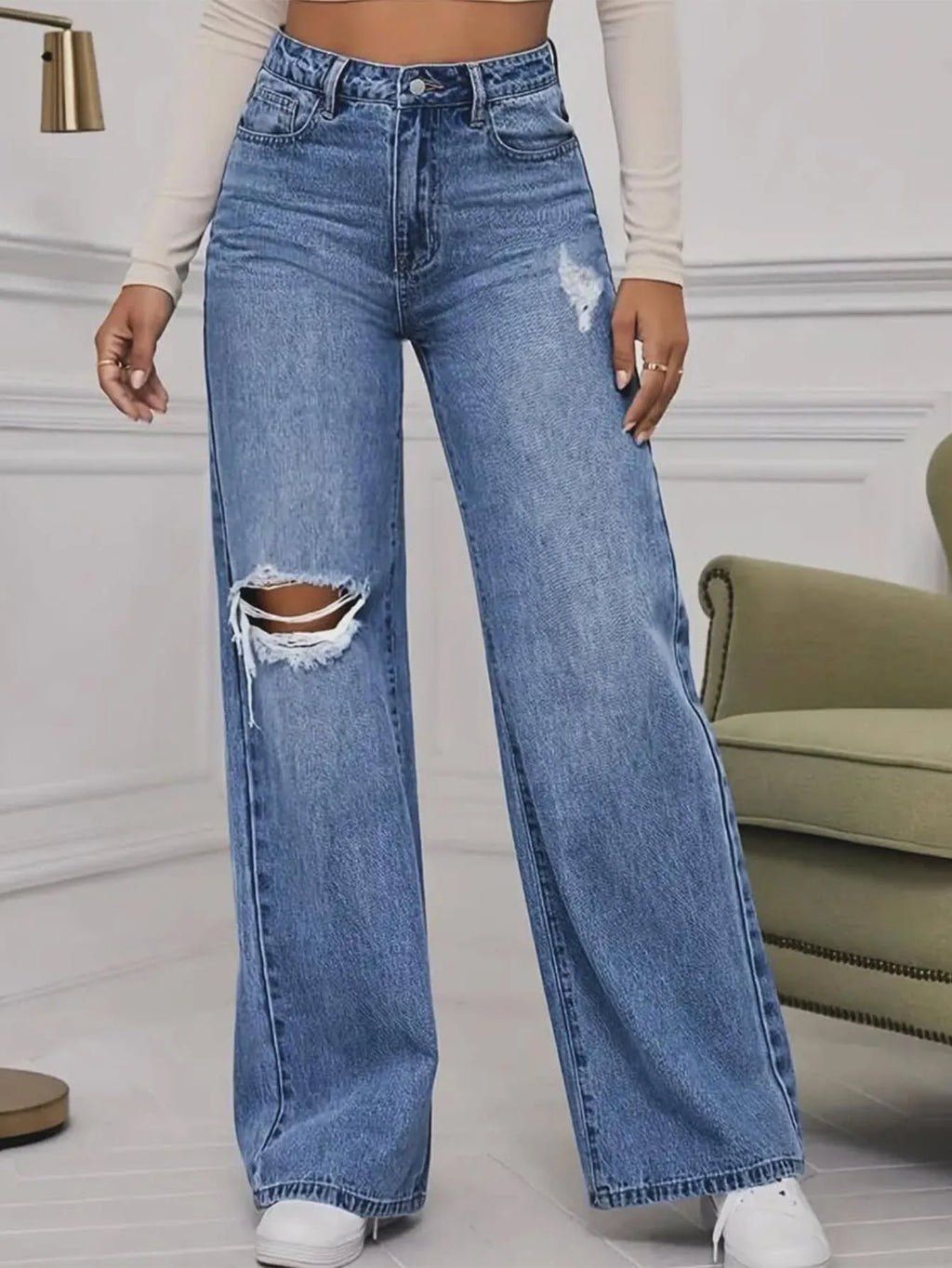 RIPPED JEAN