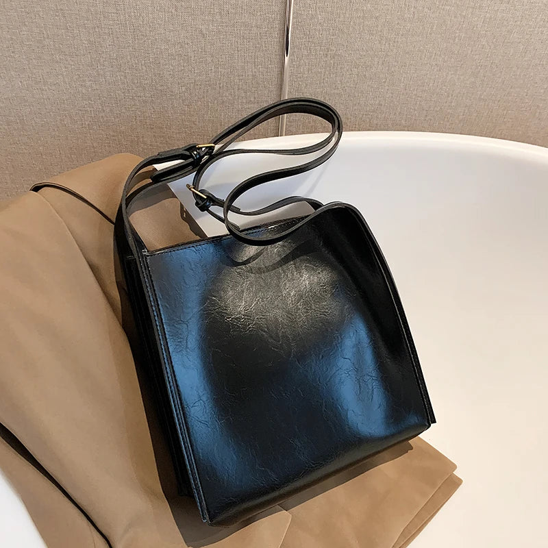 LATHER TOTE BAG