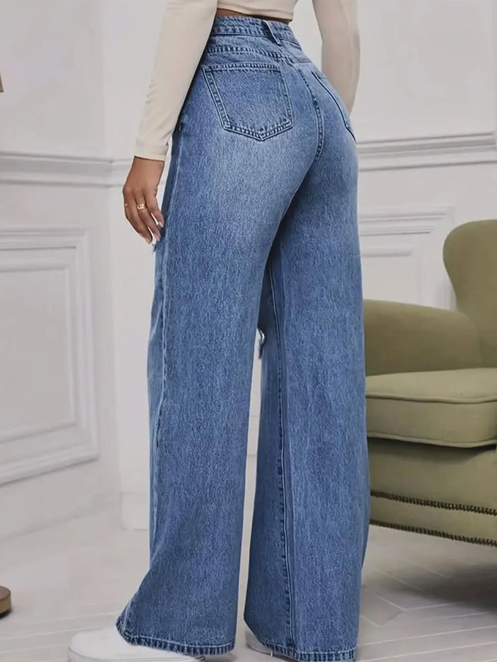 RIPPED JEAN