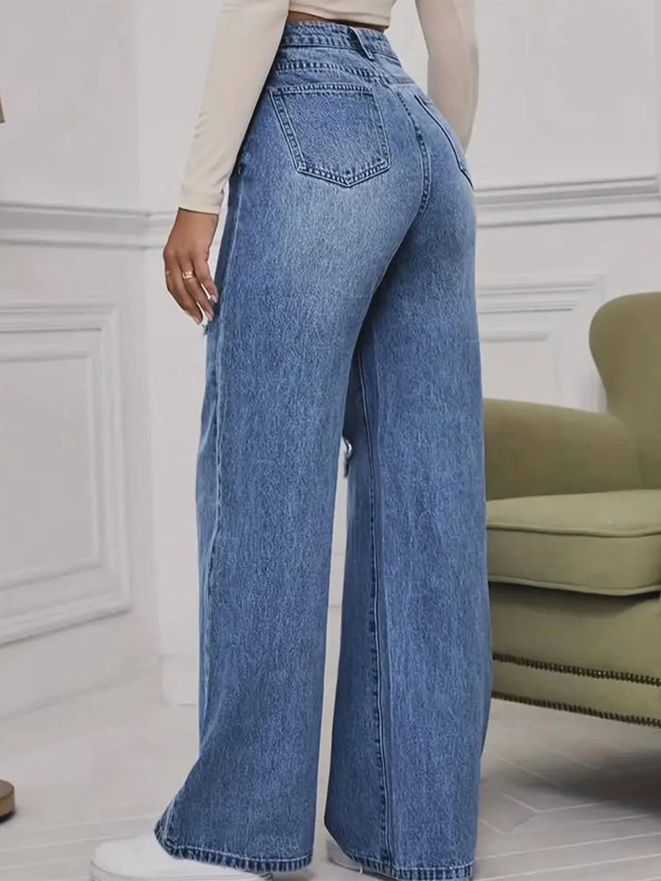 RIPPED JEAN