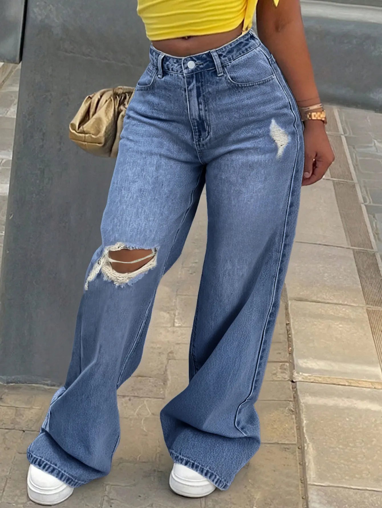 RIPPED JEAN